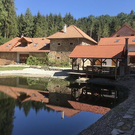 فندق Zevluv Mlyn Nové Hrady المظهر الخارجي الصورة